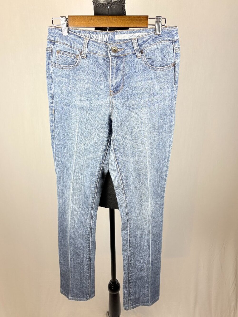 DKNY Jeans | Soho Skinny Jeans | 8 | Light Wash Stretch Denim